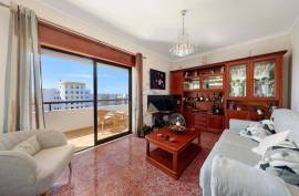 3 bedroom apartment with sea views a stone's throw from Praia da Rocha