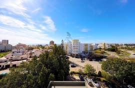 3 bedroom apartment with sea views a stone's throw from Praia da Rocha