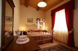Beautifully renovated complex with pool