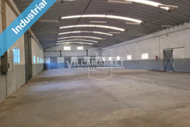 Industrial banking warehouse located on the outskirts of Barcouço, in the municipality of Mealhada