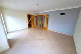 {|en|}2 bedroom apartment with balconies in Qta de Betunes Loulé! 