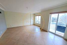 {|en|}2 bedroom apartment with balconies in Qta de Betunes Loulé! 