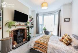 2 bedroom, Maisonette for sale