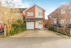 4 bedroom, Detached house for sale