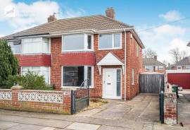 3 bedroom, Semi-detached house for sale