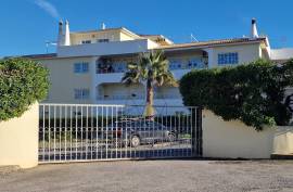 Spacious garage in Portimão