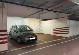 Garage with 20 m2 for sale in the Center of Albufeira