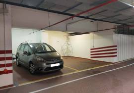 Garage with 19.90 m2 for sale in the Center of Albufeira