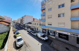 3 bedroom villa with garage for sale in the center of Portimão