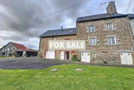 Detached Country House with Outbuilding and Open View