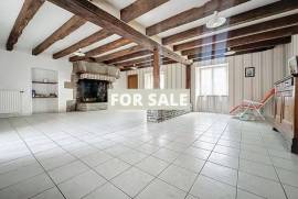 Detached Country House with Outbuilding and Open View