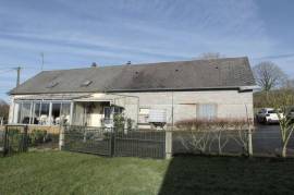 Detached Country House with Outbuilding and Open View