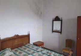 Single storey house to remodel with more than 8500m2