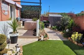 Impeccable Villa With 168 M2 Of Living Space, Including Independent Studio And Office (Former Beauty Lounge Business), On 514 M2 Of Land With Swimming Pool.
