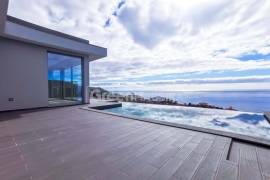 Charming 3 Bedroom House of Contemporary Style with Sea View – Estreito da Calheta