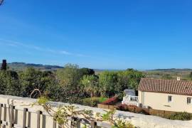 Beautiful Winegrower Home With 165 M2 Of Living Space, Garage, Terrace With Views Onto The Pyrenees And Courtyard With Pool.