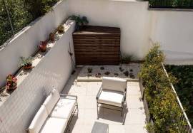 Sta Catarina top floor Duplex T3 with fabulous terraces & luxurious amenities