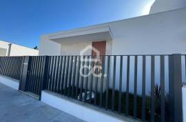 3 bedroom semi-detached house with 3 fronts, in Viana do Castelo, Meadela