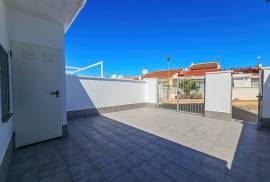 Renovated bungalow for sale: 2 bedrooms, 1 bathroom, 30m² terrace