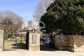 2 bedroom apartment for sale in the center of Porto