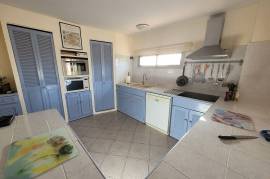 Lovely 50's House To Modernise With 115 M2 Of Living Space On A 1550 M2 Plot With Views.