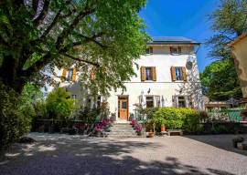 Stone-Walled Gated Domaine With Main House And 4 Gites On A 2768 M2 Plot With Pool.
