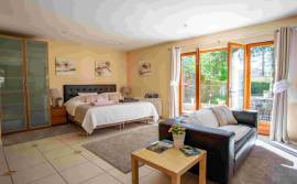 Stone-Walled Gated Domaine With Main House And 4 Gites On A 2768 M2 Plot With Pool.