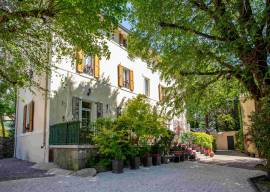 Stone-Walled Gated Domaine With Main House And 4 Gites On A 2768 M2 Plot With Pool.