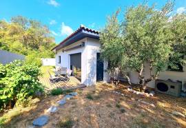 Magnificent Contemporary Villa With Main House And 2 Independent Apartments, On A 1274 M2 Plot With Pool, Near The River. Unique