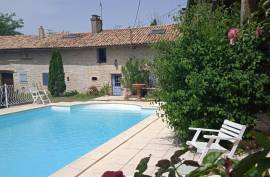 €347350 - Large 18th Century House with 7 Bedrooms and Swimming Pool, Near Brux And Used For Airbnb