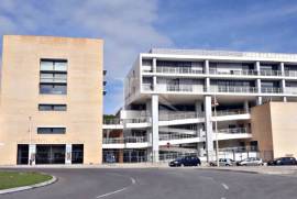 Terreno no Casalinho de Ajuda junto ao Polo Universitário da Ajuda