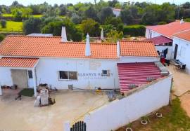 2 + 2 bedroom country house