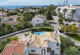 Carvoeiro –Semi-detached villa with pool within walking distance to the centre