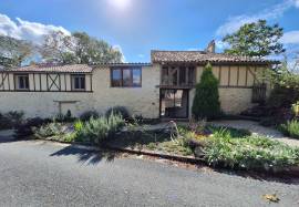Maison en pierre 5 chambres avec piscine.