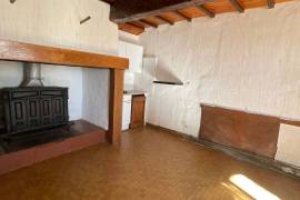 Beautiful farmhouse to renovate to your taste