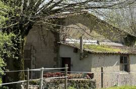 €19000 - Small Barn Renovate With Garden in a quiet area - Near Champagne-Mouton
