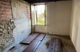 €102150 - 4 Bedroom Character House in Verteuil-Sur-Charente. Garden With Chateau Views