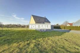 Modern Detached House with Garden