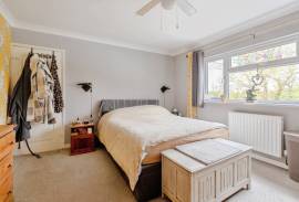 3 bedroom, Semi-detached house for sale