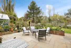 3 bedroom, Semi-detached house for sale