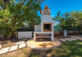 WINTER RENTALS - OUTUBRO24 TO APRIL2 Luxury 4 Bedroom Villa, Pool, Garden, Barbecue - in Quarteira