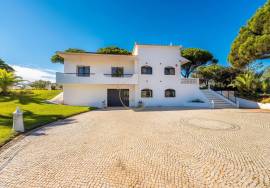 WINTER RENTALS - OUTUBRO24 TO APRIL2 Luxury 4 Bedroom Villa, Pool, Garden, Barbecue - in Quarteira
