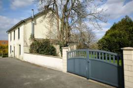 Detached House with Landscaped Garden