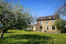 Detached House with Landscaped Garden