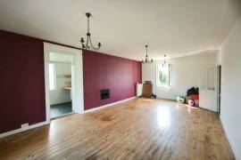 Detached House with Landscaped Garden