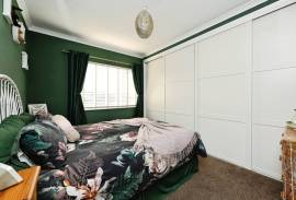 3 bedroom, Semi-detached house for sale