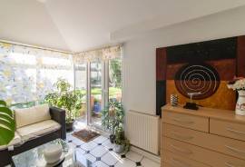3 bedroom, Semi-detached house for sale