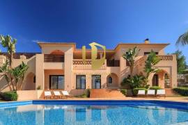 Villa T4 in Luxury Resort with Golf in Alcantarilha, Silves