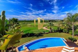 Villa T4 in Luxury Resort with Golf in Alcantarilha, Silves