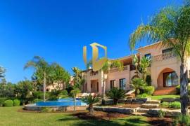 Villa T4 in Luxury Resort with Golf in Alcantarilha, Silves